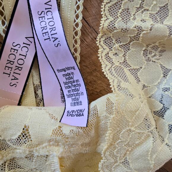 Victoria's Secret Lace Thong Bundle Sz S New 3 pieces - Picture 4 of 5